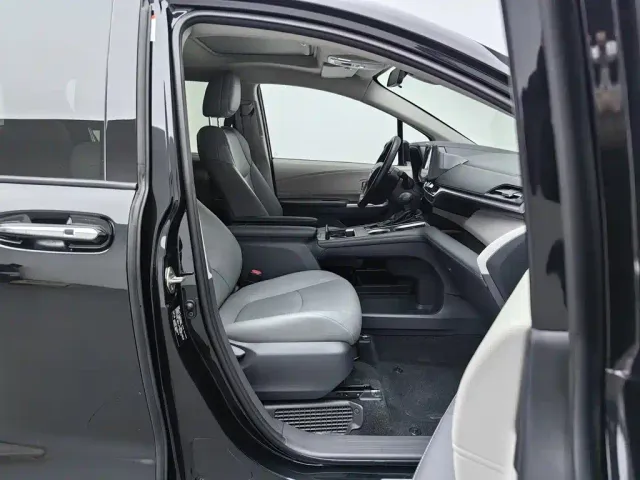Toyota Granvia — Фото автомобиля 23