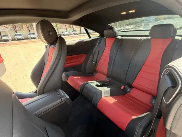 Mercedes-Benz E-Class — Фото автомобиля 12