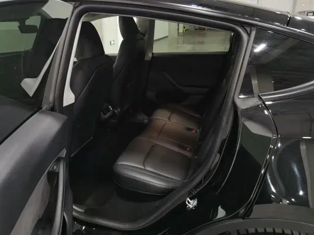 Tesla Model Y — Фото автомобиля 15