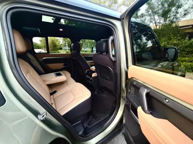 Land Rover Defender — Фото автомобиля 6