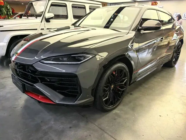 Lamborghini Urus — Фото автомобиля 10