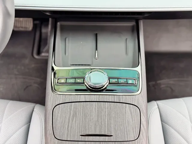 Geely Galaxy E8 — Фото автомобиля 15