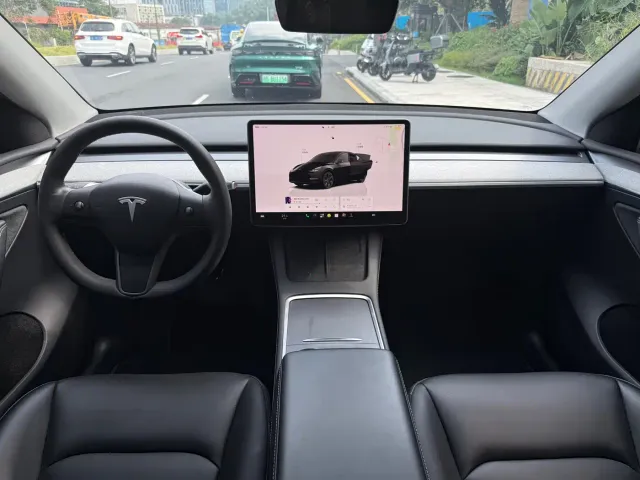 Tesla Model Y — Фото автомобиля 5