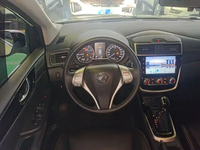 Nissan Tiida — Фото автомобиля 10
