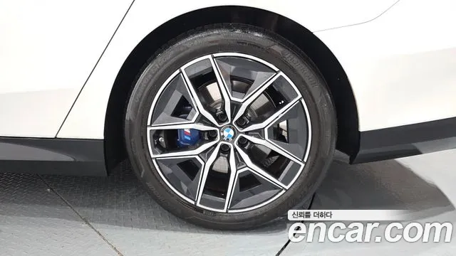 BMW 5-Series — Фото автомобиля 21