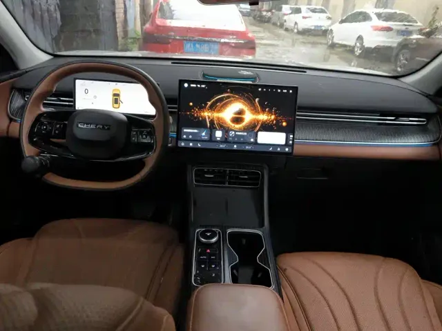 Chery Tiggo 8 — Фото автомобиля 12