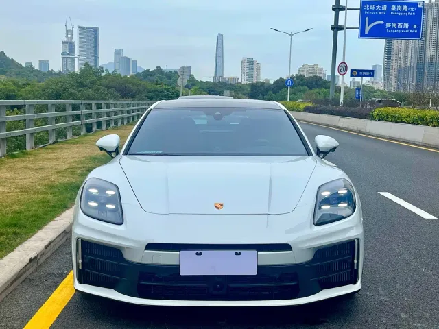 Porsche Panamera — Фото автомобиля 2
