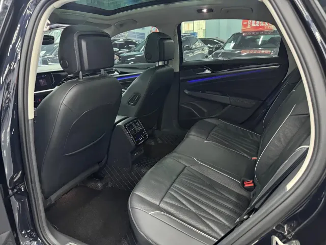 Volkswagen Passat — Фото автомобиля 6