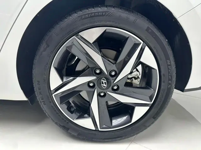 Hyundai Elantra — Фото автомобиля 18