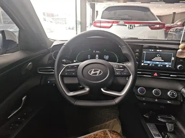 Hyundai Elantra — Фото автомобиля 10
