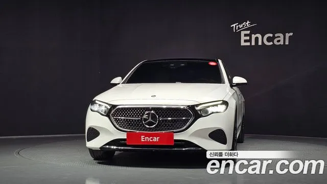 Mercedes-Benz E-Class — Фото автомобиля 3
