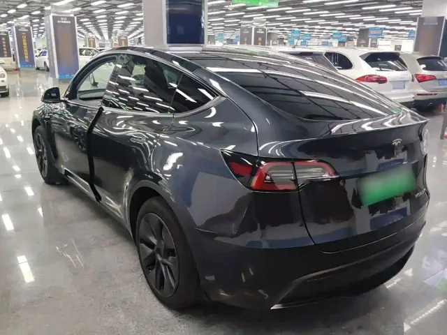Tesla Model Y — Фото автомобиля 4