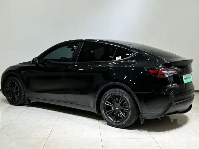 Tesla Model Y — Фото автомобиля 18
