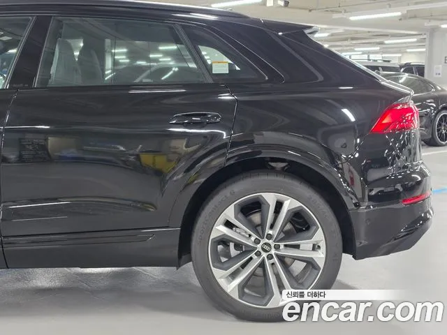 Audi Q8 50 TDI quattro Premium — Фото автомобиля 6