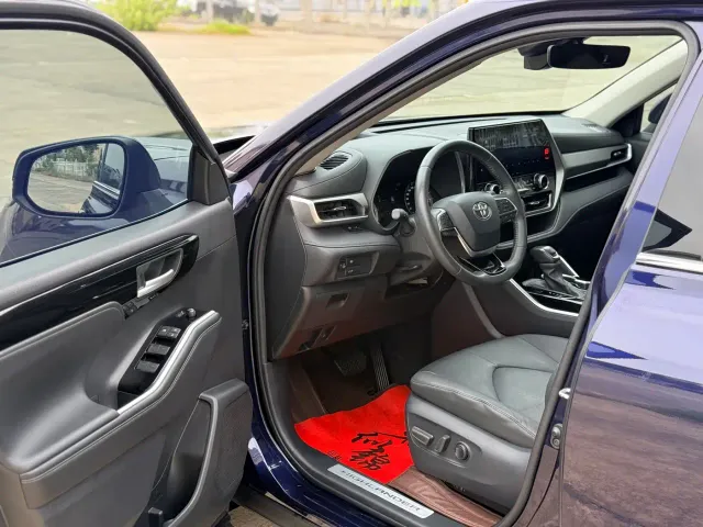 Toyota Highlander — Фото автомобиля 9
