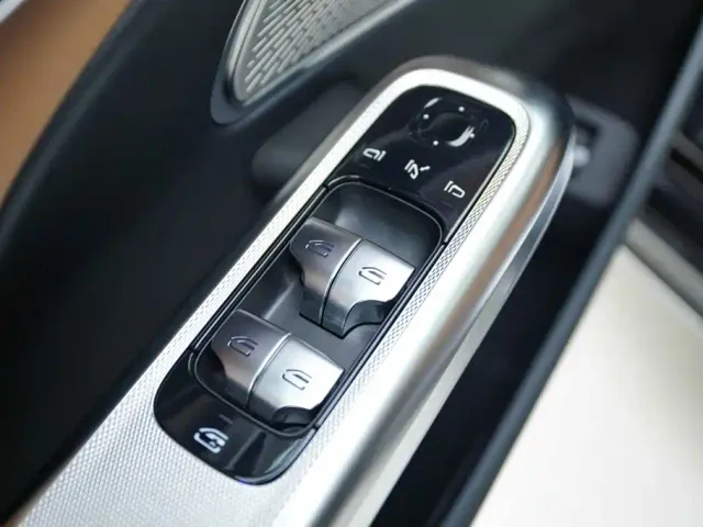 Mercedes-Benz E-Class — Фото автомобиля 9