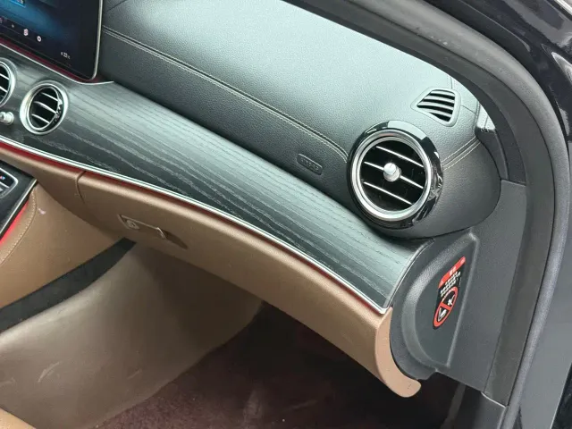 Mercedes-Benz E-Class — Фото автомобиля 22