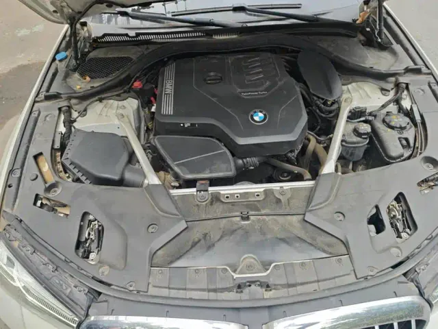 BMW 5 Series — Фото автомобиля 10