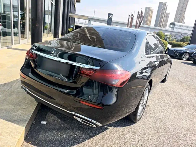 Mercedes-Benz E-Class — Фото автомобиля 6