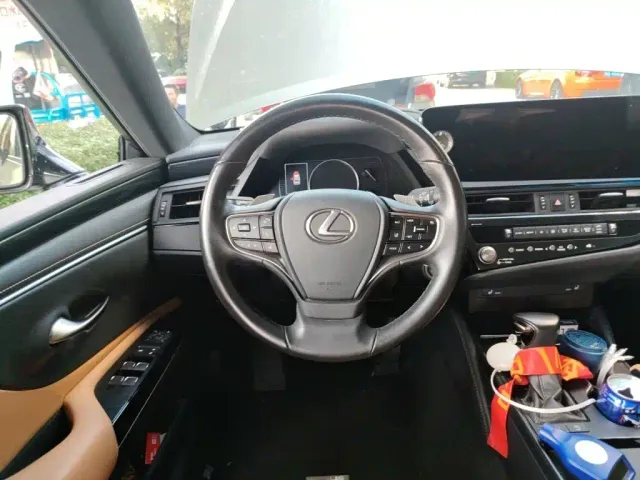 Lexus ES — Фото автомобиля 2