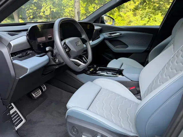 Audi Q6L e-tron — Фото автомобиля 9