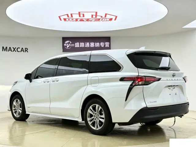 Toyota Sienna — Фото автомобиля 7