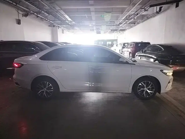 Geely Emgrand — Фото автомобиля 26