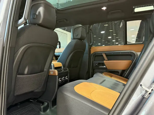 Land Rover Defender — Фото автомобиля 7