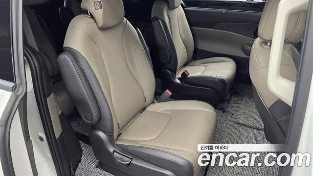 Kia Canival — Фото автомобиля 3