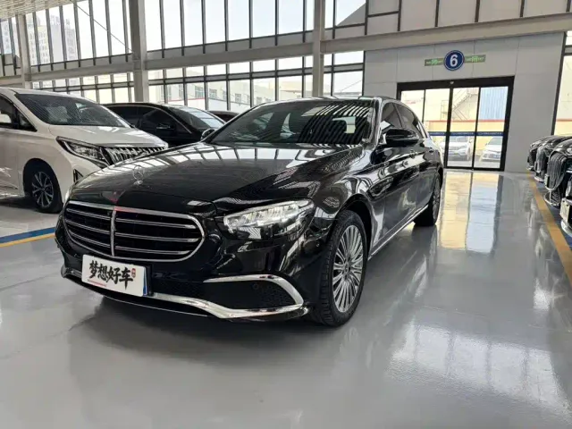 Фотография автомобиля — Mercedes-Benz E-Class