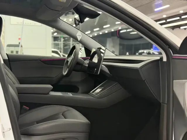 Tesla Model Y — Фото автомобиля 9