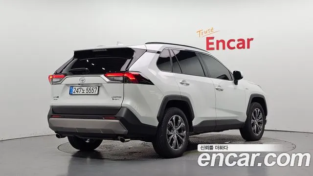 Toyota RAV4 — Фото автомобиля 2