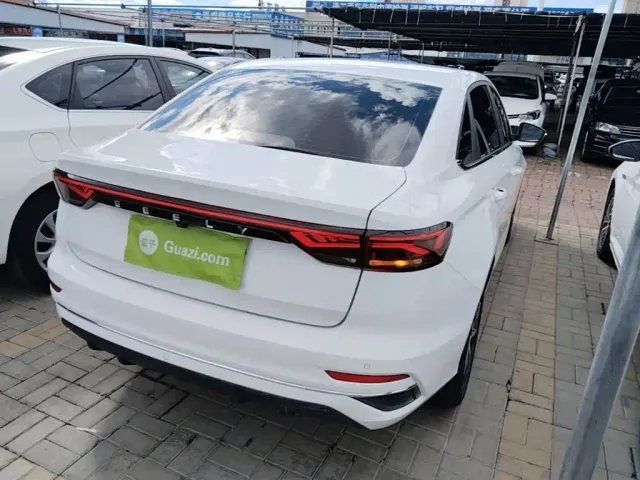 Geely Emgrand — Фото автомобиля 6