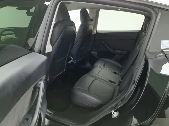 Tesla Model Y — Фото автомобиля 15
