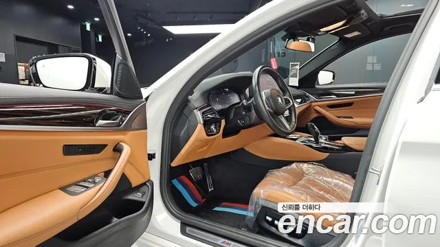 BMW 5 Series G30 — Фото автомобиля 15
