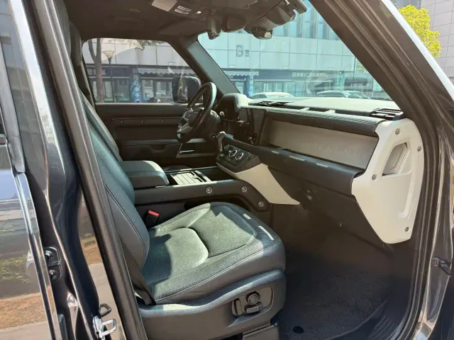 Land Rover Defender — Фото автомобиля 8