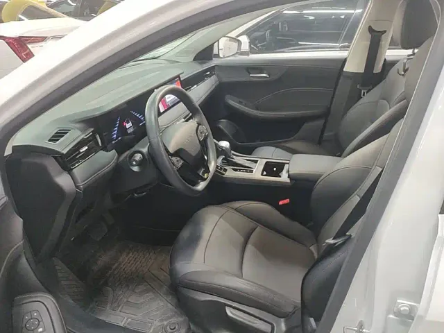 Roewe i5 — Фото автомобиля 14