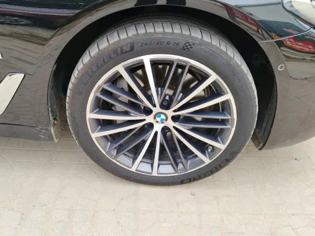 BMW 5 Series — Фото автомобиля 6