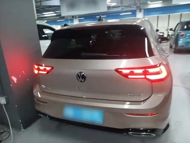 Volkswagen Golf — Фото автомобиля 5