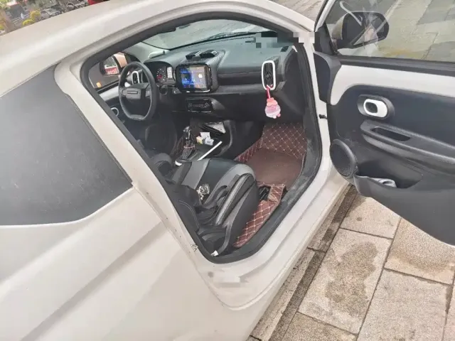 Roewe Clever — Фото автомобиля 19