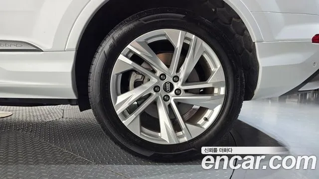Audi Q7 45 TDI quattro Premium — Фото автомобиля 19