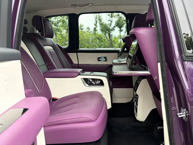 Rolls-Royce Cullinan — Фото автомобиля 17