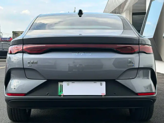 BYD Qin L — Фото автомобиля 17