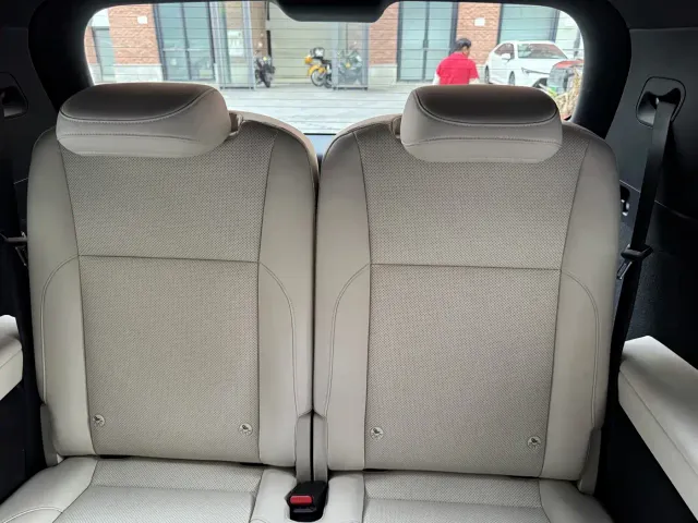 Li Auto L8 — Фото автомобиля 10