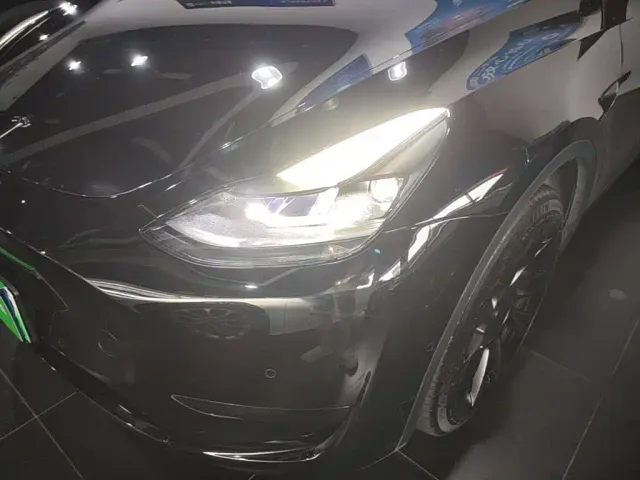 Tesla Model Y — Фото автомобиля 23