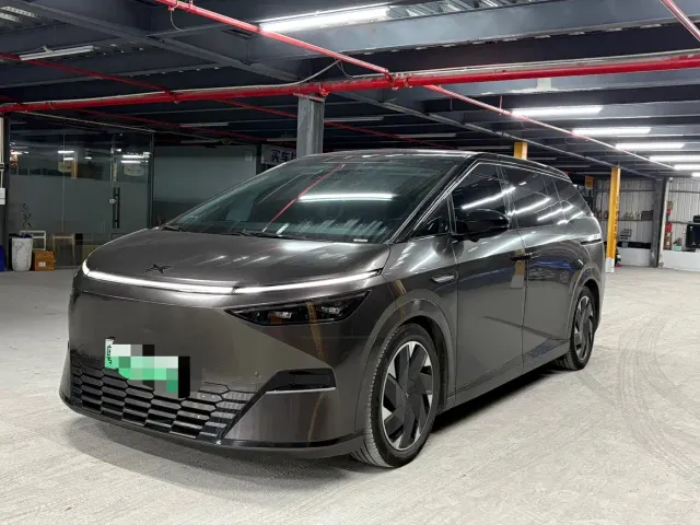 Xpeng X9 — Фото автомобиля 2
