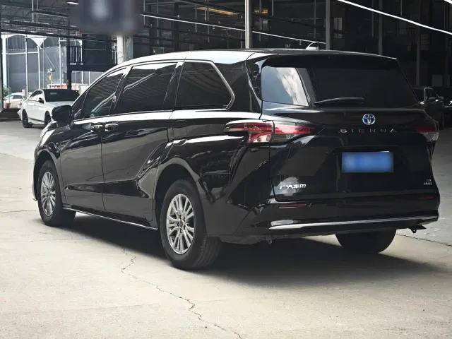 Toyota Sienna — Фото автомобиля 7