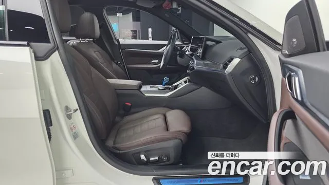 BMW i4 — Фото автомобиля 17