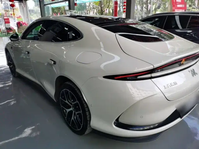 IM Motors L6 — Фото автомобиля 4
