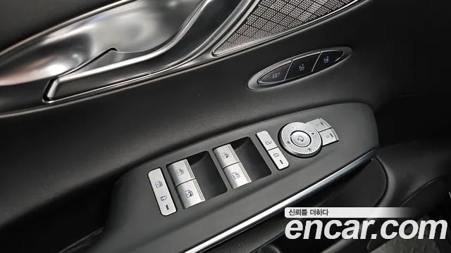 Genesis GV70 — Фото автомобиля 16